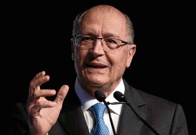 Alckmin agora tenta puxar o pré-candidato Flávio Rocha (PRB) para o posto de vice na chapa do tucano(foto: Miguel Schincariol/AFP - 18/6/18) Alckmin agora tenta puxar o pré-candidato Flávio Rocha (PRB) para o posto de vice na chapa do tucano(foto: Miguel Schincariol/AFP - 18/6/18)