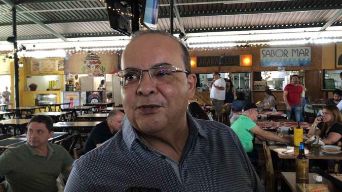 Ibaneis, na Quituart: 'Eu disse aos meus colegas que, se não aparecesse ninguém representando esse sentimento, eu seria candidato. E isso aconteceu aqui'(foto: Wallace Martins/CB/D.A Press) Ibaneis, na Quituart: 'Eu disse aos meus colegas que, se não aparecesse ninguém representando esse sentimento, eu seria candidato. E isso aconteceu aqui'(foto: Wallace Martins/CB/D.A Press)