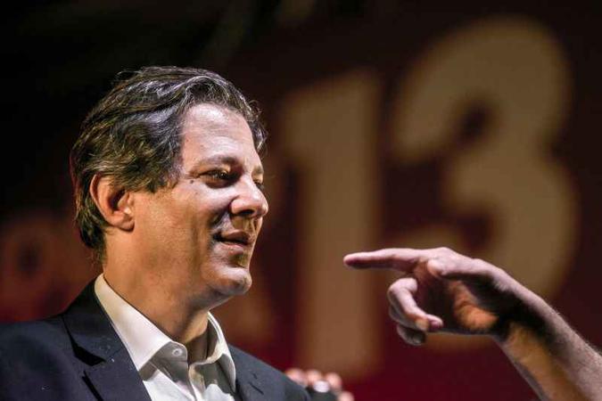 Haddad voltou a dizer que, se eleito, pretende taxar as instituições financeiras(foto: Daniel Ramalho/AFP) Haddad voltou a dizer que, se eleito, pretende taxar as instituições financeiras(foto: Daniel Ramalho/AFP)