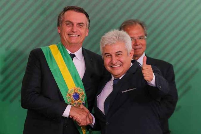 Marcos Pontes, com Bolsonaro, no dia da posse do novo presidente e seus ministros(foto: Sergio Lima / AFP ) Marcos Pontes, com Bolsonaro, no dia da posse do novo presidente e seus ministros(foto: Sergio Lima / AFP )