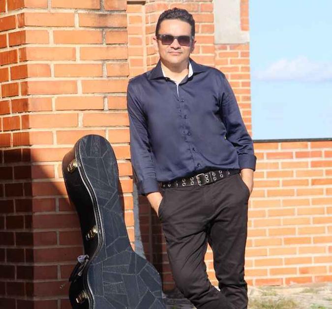 Músico lançou a música 'Caminhos perdidos', faixa do primeiro disco solo do vocalista(foto: Cristiano O Menestrel/Divulgação) Músico lançou a música 'Caminhos perdidos', faixa do primeiro disco solo do vocalista(foto: Cristiano O Menestrel/Divulgação)