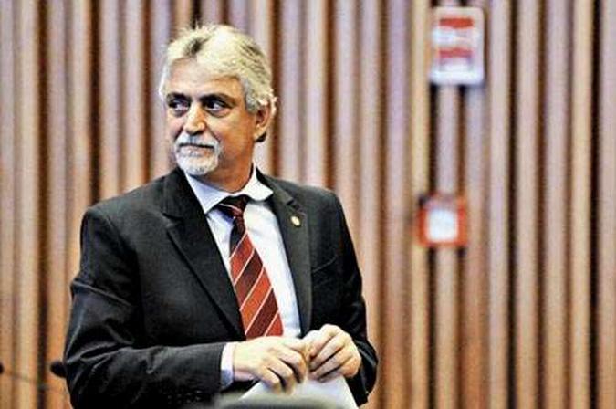 Raad Massouh no plenário da Câmara: defesa diz que vai recorrer da decisão unânime do TJDFT(foto: Breno Fortes/CB/DA Press - 2/5/12) Raad Massouh no plenário da Câmara: defesa diz que vai recorrer da decisão unânime do TJDFT(foto: Breno Fortes/CB/DA Press - 2/5/12)