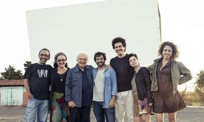 Equipe do filme O último Cine Drive-In: história de amor ao cinema (foto: Diego Bresani/Divulgação) Equipe do filme O último Cine Drive-In: história de amor ao cinema (foto: Diego Bresani/Divulgação)