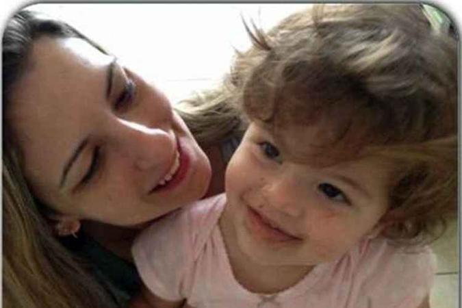 Alessandra Tibau morreu na hora. Já a pequena Júlia Trino chegou a ser socorrida, mas não resistiu(foto: Reprodução) Alessandra Tibau morreu na hora. Já a pequena Júlia Trino chegou a ser socorrida, mas não resistiu(foto: Reprodução)