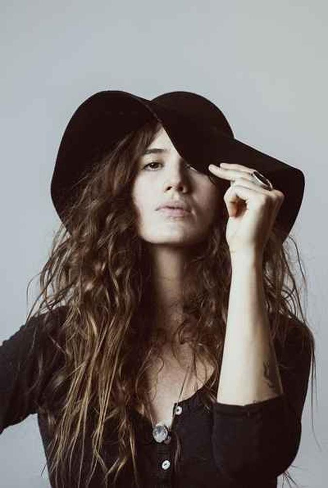 Ana Cañas: 'A música atual rompe fronteiras, barreiras, rótulos e caixas que serviram, essencialmente, a um reducionismo'(foto: Carolina Vianna/Divulgação) Ana Cañas: 'A música atual rompe fronteiras, barreiras, rótulos e caixas que serviram, essencialmente, a um reducionismo'(foto: Carolina Vianna/Divulgação)