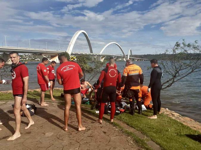 Bombeiros levaram cerca de 17 minutos para reestabelecer sinais vitais da vítima(foto: Divulgação CBMDF) Bombeiros levaram cerca de 17 minutos para reestabelecer sinais vitais da vítima(foto: Divulgação CBMDF)