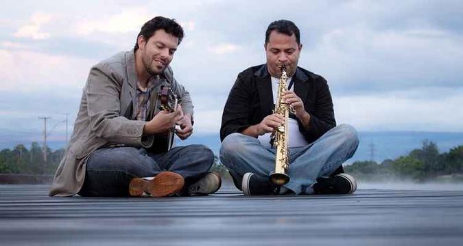 BC Araújo (E) e Paulo Rogério: Duo Salimanga une simplicidade a melodia refinada(foto: Facebook.com/Reprodução da Internet) BC Araújo (E) e Paulo Rogério: Duo Salimanga une simplicidade a melodia refinada(foto: Facebook.com/Reprodução da Internet)
