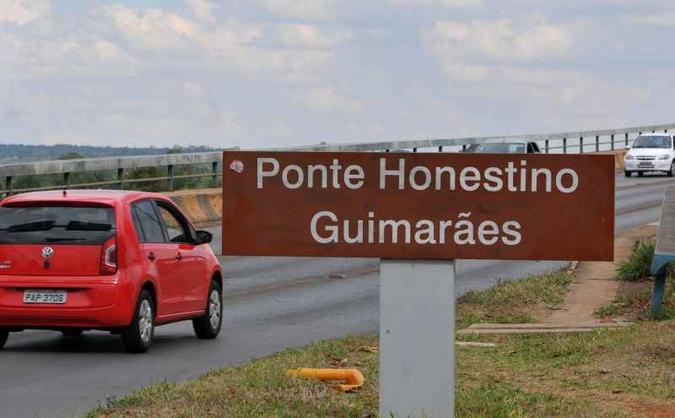Segundo a Defesa Civil e a Novacap, a Ponte Honestino Guimarães não oferece risco aos motoristas que trafegam por ela(foto: Helio Montferre/Esp. CB/D.A Press) Segundo a Defesa Civil e a Novacap, a Ponte Honestino Guimarães não oferece risco aos motoristas que trafegam por ela(foto: Helio Montferre/Esp. CB/D.A Press)