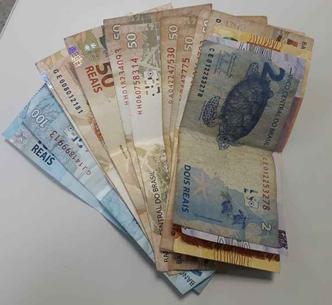 O homem também estava com R$ 677 em espécie(foto: Divulgação/PMDF) O homem também estava com R$ 677 em espécie(foto: Divulgação/PMDF)