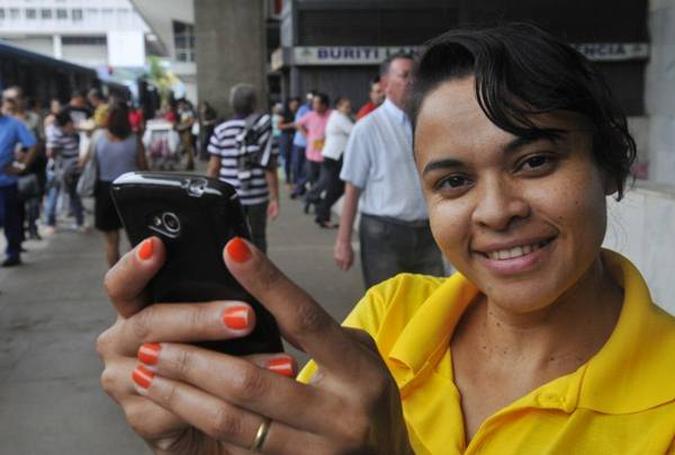 Luzia trabalha na Rodoviária do Plano Piloto e reclama da lentidão da rede: Luzia trabalha na Rodoviária do Plano Piloto e reclama da lentidão da rede: