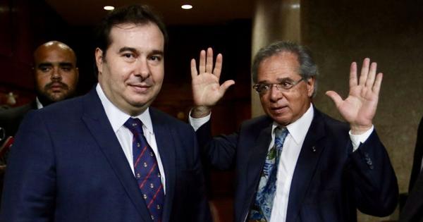 Maia ap&oacute;s encontro com Guedes: 'Tudo que nos divide, vai ficar para frente'