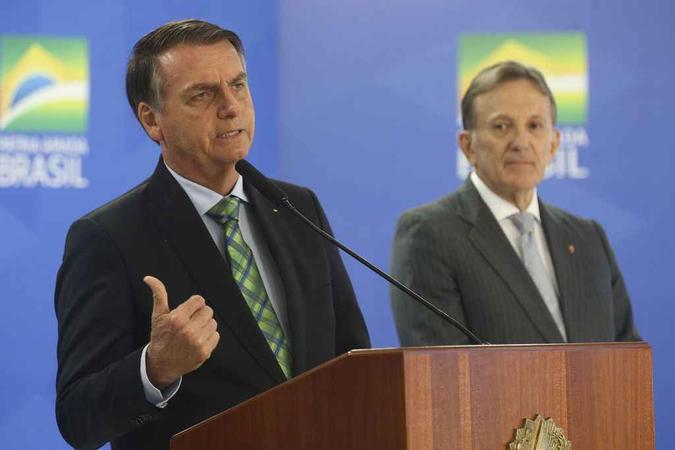 O Presidente Jair Bolsonaro anuncia o novo ministro da Secretaria Geral da Presidencia da Republica, Major Jorge Antonio de Oliveira Francisco e o Novo Presidente dos Correios e Telegrafos, General Floriano Peixoto(foto: Antonio Cruz/ Agência Brasil) O Presidente Jair Bolsonaro anuncia o novo ministro da Secretaria Geral da Presidencia da Republica, Major Jorge Antonio de Oliveira Francisco e o Novo Presidente dos Correios e Telegrafos, General Floriano Peixoto(foto: Antonio Cruz/ Agência Brasil)