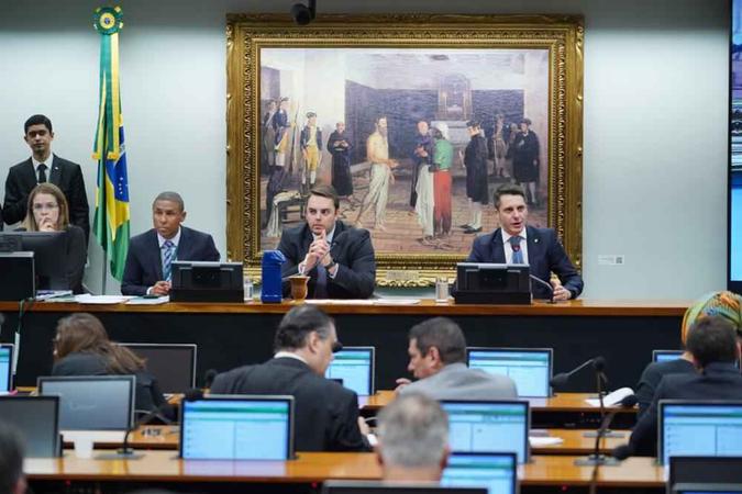 Parlamentares aprovaram uma PEC juntada a outras duas(foto: Pablo Valadares/Câmara dos Deputados) Parlamentares aprovaram uma PEC juntada a outras duas(foto: Pablo Valadares/Câmara dos Deputados)