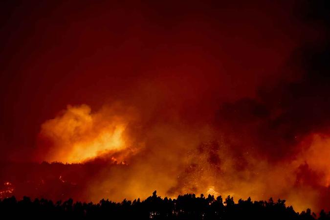 Incêndios atingem Portugal (26/7)(foto: PATRICIA DE MELO MOREIRA / AFP) Incêndios atingem Portugal (26/7)(foto: PATRICIA DE MELO MOREIRA / AFP)