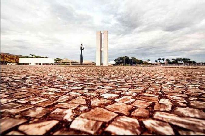Nesta terça, a umidade relativa do ar varia entre 80% e 20%(foto: Ed Alves/CB/D.A Press) Nesta terça, a umidade relativa do ar varia entre 80% e 20%(foto: Ed Alves/CB/D.A Press)