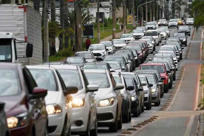 Vencimento da primeira parcela para veículos com placas finalizadas em 1 e 2 é na segunda-feira (17/2)(foto: ED ALVES/CB/D.A Press) Vencimento da primeira parcela para veículos com placas finalizadas em 1 e 2 é na segunda-feira (17/2)(foto: ED ALVES/CB/D.A Press)