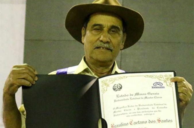 'A ideia é que as pessoas possam conhecer e respeitar o cerrado, a questão hídrica e a importância das comunidades tradicionais', Braulino Caetano dos Santos, homenageado com o título de doutor honoris causa pela Unimontes(foto: Christiano Jilvan/Unimontes/Divulgação) 'A ideia é que as pessoas possam conhecer e respeitar o cerrado, a questão hídrica e a importância das comunidades tradicionais', Braulino Caetano dos Santos, homenageado com o título de doutor honoris causa pela Unimontes(foto: Christiano Jilvan/Unimontes/Divulgação)