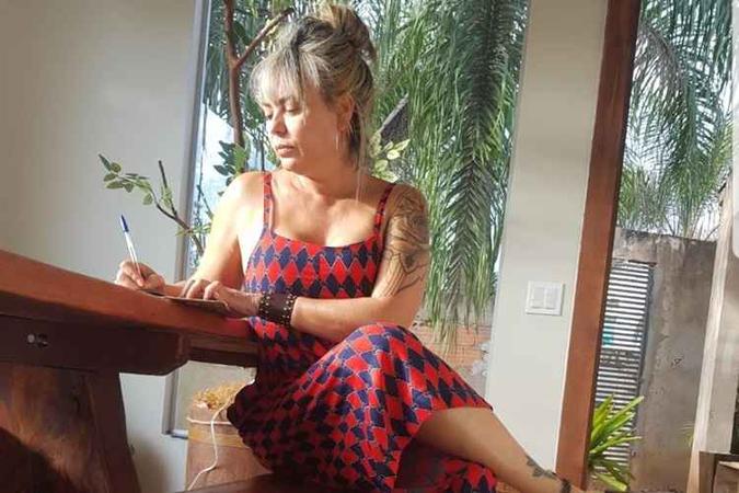 Lindalva Alves, dona de duas lojas na Feira do Guará que ainda não reabriram(foto: Arquivo Pessoal) Lindalva Alves, dona de duas lojas na Feira do Guará que ainda não reabriram(foto: Arquivo Pessoal)