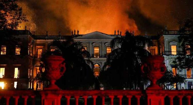 Incêndio atinge Museu Nacional do Rio de Janeiro (foto: Tânia Rego/Agência Brasil) Incêndio atinge Museu Nacional do Rio de Janeiro (foto: Tânia Rego/Agência Brasil)