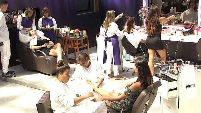 Ana Clara, Gleici, Jéssica e Paula ganham Dia da Beleza no 'BBB18'(foto: TV Globo/Reprodução) Ana Clara, Gleici, Jéssica e Paula ganham Dia da Beleza no 'BBB18'(foto: TV Globo/Reprodução)