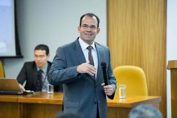 O procurador regional pode agradar por causa da ligação que ele tem com os militares(foto: Reprodução/Site pessoal ) O procurador regional pode agradar por causa da ligação que ele tem com os militares(foto: Reprodução/Site pessoal )