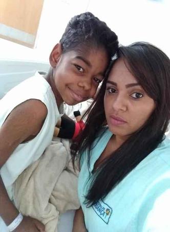 Valéria Kelly e o segundo filho, Jhonata Davi, no HCB(foto: Arquivo pessoal) Valéria Kelly e o segundo filho, Jhonata Davi, no HCB(foto: Arquivo pessoal)
