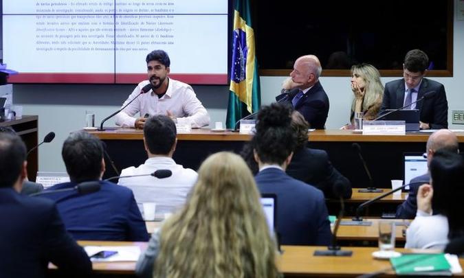 O engenheiro de pesca Daniel Brandt depõe na CPI: investigação sobre o vazamento precisa incluir o pré-sal(foto: Michel Jesus/Câmara dos Deputados) O engenheiro de pesca Daniel Brandt depõe na CPI: investigação sobre o vazamento precisa incluir o pré-sal(foto: Michel Jesus/Câmara dos Deputados)