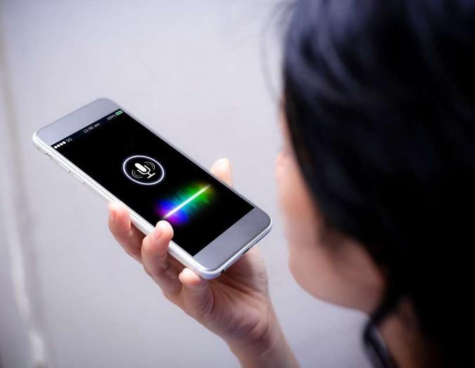 Um ambiente navegável por meio de toques e interfaces é um espaço que vai existir dentro das assistentes de voz. Será como se estivéssemos diante da mesma experiência, mas dessa vez a nossa voz servirá como o toque na tela, acredita Rapha Avellar Um ambiente navegável por meio de toques e interfaces é um espaço que vai existir dentro das assistentes de voz. Será como se estivéssemos diante da mesma experiência, mas dessa vez a nossa voz servirá como o toque na tela, acredita Rapha Avellar