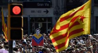 Um cartaz do primeiro-ministro espanhol, Mariano Rajoy, durante um protesto pró Catalunha em Barcelona(foto: Lluis Gene / AFP ) Um cartaz do primeiro-ministro espanhol, Mariano Rajoy, durante um protesto pró Catalunha em Barcelona(foto: Lluis Gene / AFP )