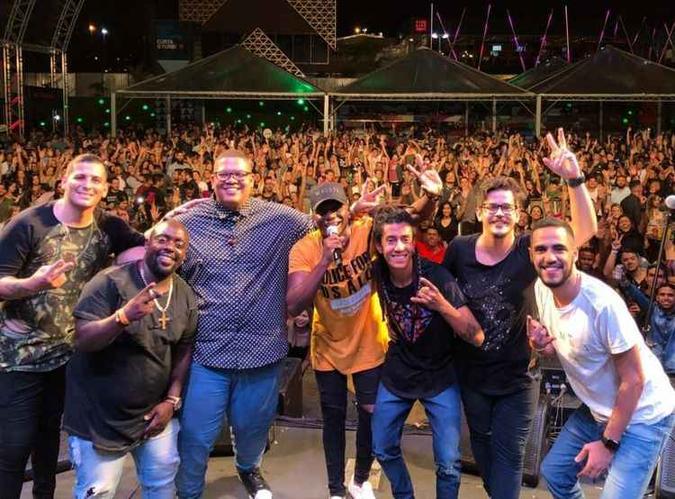 Xandy, Acerola, Kaique, Laycon, Gege, Pedrinho e Matheusinho formam o Di Propósito(foto: Arquivo pessoal) Xandy, Acerola, Kaique, Laycon, Gege, Pedrinho e Matheusinho formam o Di Propósito(foto: Arquivo pessoal)