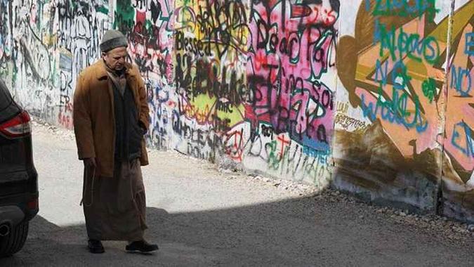 Os hóspedes podem deixar mensagens ou desenhos no muro. Há uma loja próxima que fornece o material(foto: Walled-Off/Divulgação) Os hóspedes podem deixar mensagens ou desenhos no muro. Há uma loja próxima que fornece o material(foto: Walled-Off/Divulgação)