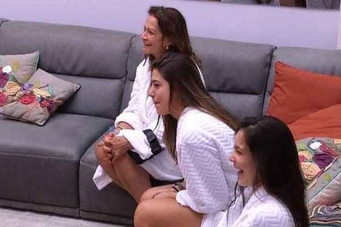 Ieda, Vivian e Emilly acordam com recado de Ana Maria Braga(foto: Rede Globo/Reprodução) Ieda, Vivian e Emilly acordam com recado de Ana Maria Braga(foto: Rede Globo/Reprodução)