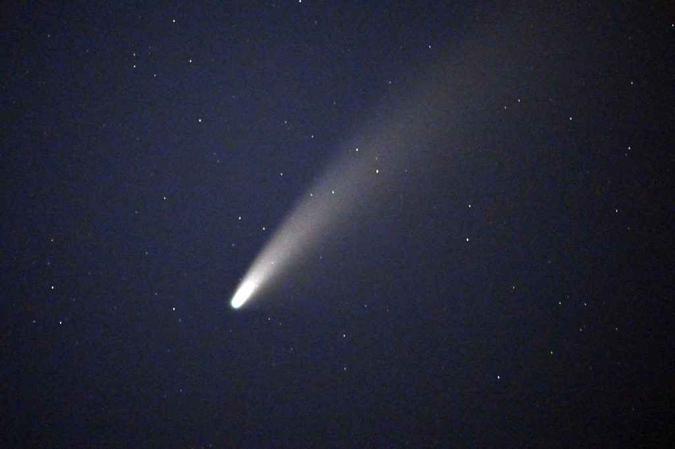 Cometa Neowise visto da cidade de Jean, no estado de Nevada, nos Estados Unidos, no último dia 15(foto: David Becker/AFP) Cometa Neowise visto da cidade de Jean, no estado de Nevada, nos Estados Unidos, no último dia 15(foto: David Becker/AFP)