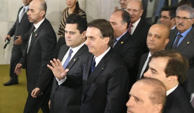 Bolsonaro foi ao Congresso entregar a proposta da Previdência na manhã desta quarta-feira(foto: Ed Alves/CB/D.A Press) Bolsonaro foi ao Congresso entregar a proposta da Previdência na manhã desta quarta-feira(foto: Ed Alves/CB/D.A Press)