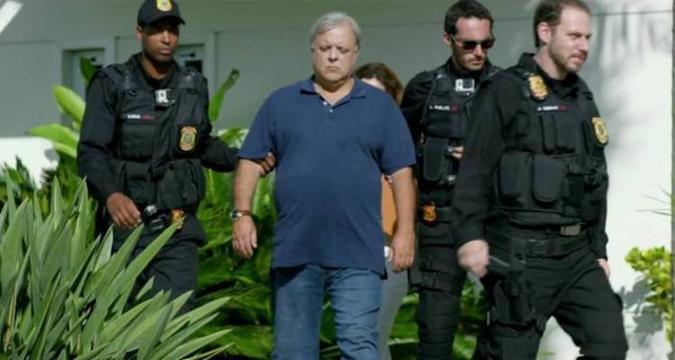 Trailer mostra prisão do ex-diretor da Petrobras Paulo Roberto Costa, interpretado por Roney Facchini(foto: Downtown Filmes / Reprodução) Trailer mostra prisão do ex-diretor da Petrobras Paulo Roberto Costa, interpretado por Roney Facchini(foto: Downtown Filmes / Reprodução)