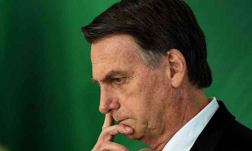 Resultado de imagem para Postagens polêmicas de Bolsonaro provocam guerra virtual no Twitter
