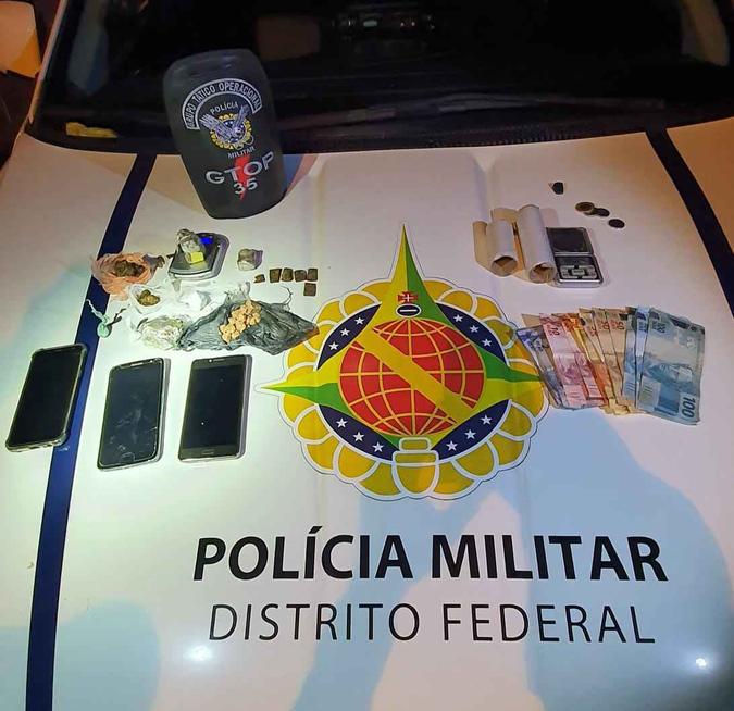 Até balança de precisão e caderno com controle de vendas foram encontrados(foto: Divulgação/PMDF) Até balança de precisão e caderno com controle de vendas foram encontrados(foto: Divulgação/PMDF)