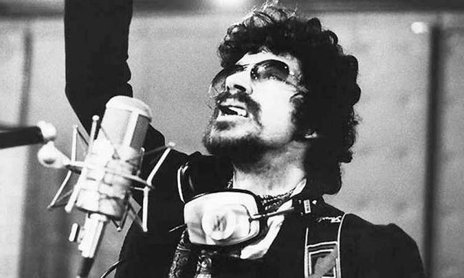 Raul Seixas é dono de vários sucessos da música brasileira, como 'Gita', 'Eu também vou reclamar', 'Mosca na sopa' e 'Ouro de tolo'(foto: Reprodução) Raul Seixas é dono de vários sucessos da música brasileira, como 'Gita', 'Eu também vou reclamar', 'Mosca na sopa' e 'Ouro de tolo'(foto: Reprodução)