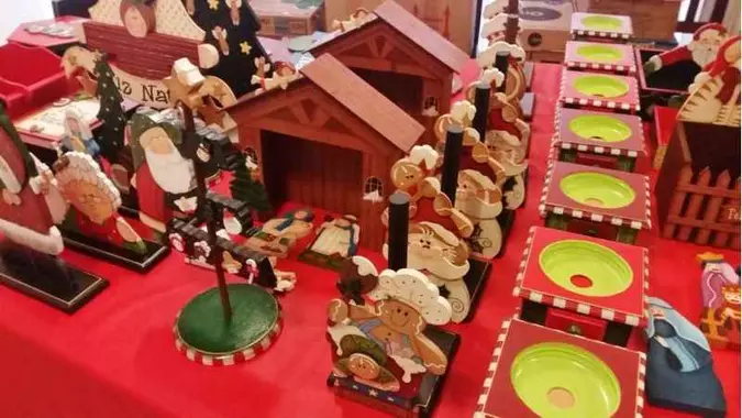 Itens produzidos em oficinas e que serão vendidos no Bazar de Natal do Rema, em dezembro de 2018 (foto: Jéssica Eufrásio/CB/D.A Press ) Itens produzidos em oficinas e que serão vendidos no Bazar de Natal do Rema, em dezembro de 2018 (foto: Jéssica Eufrásio/CB/D.A Press )
