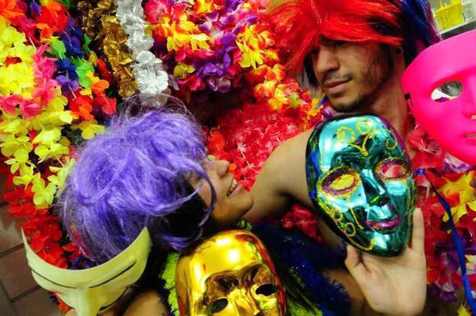 Os primo Andressa e Victor têm fantasias para todos os dias de carnaval: empolgação para acompanhar o maior número possível de bloquinhos (foto: Carlos Vieira/CB/D.A Press) Os primo Andressa e Victor têm fantasias para todos os dias de carnaval: empolgação para acompanhar o maior número possível de bloquinhos (foto: Carlos Vieira/CB/D.A Press)