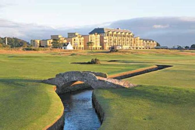 O Old Course Hotel: vista para o gramado verde e próximo às atrações locais(foto: Visit Britain/Divulgação ) O Old Course Hotel: vista para o gramado verde e próximo às atrações locais(foto: Visit Britain/Divulgação )