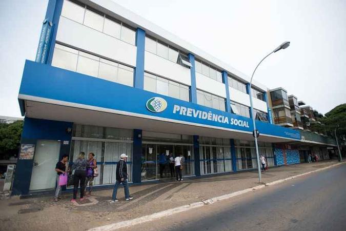 A medida está sendo discutida no TCU depois que o Ministério Público junto ao Tribunal de Contas ingressou com pedido de medida cautelar para suspender a contratação de até 7 mil militares da reserva(foto: Marcelo Camargo/Agência Brasil) A medida está sendo discutida no TCU depois que o Ministério Público junto ao Tribunal de Contas ingressou com pedido de medida cautelar para suspender a contratação de até 7 mil militares da reserva(foto: Marcelo Camargo/Agência Brasil)