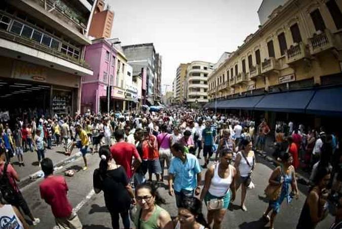 No Brasil, no ano passado, a população residente foi estimada em 205,5 milhões de pessoas. Em 2012, eram 198,7 milhões, uma variação de 3,4%(foto: Marcelo Camargo/Agência Brasil) No Brasil, no ano passado, a população residente foi estimada em 205,5 milhões de pessoas. Em 2012, eram 198,7 milhões, uma variação de 3,4%(foto: Marcelo Camargo/Agência Brasil)