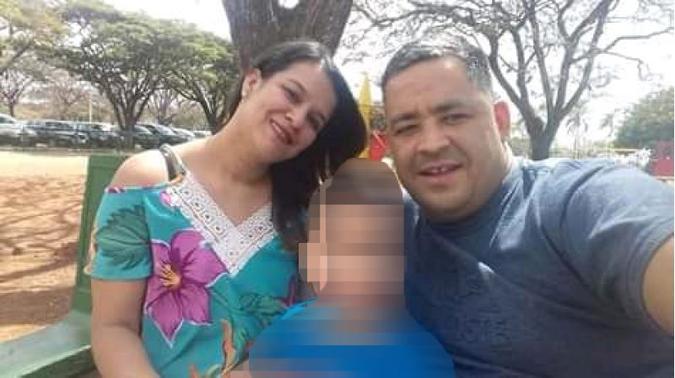 Thiago de Souza (D) deixou a vítima, Vanilma Martins (E), no hospital antes de fugir em um Vectra branco (foto: Reprodução/Facebook) Thiago de Souza (D) deixou a vítima, Vanilma Martins (E), no hospital antes de fugir em um Vectra branco (foto: Reprodução/Facebook)