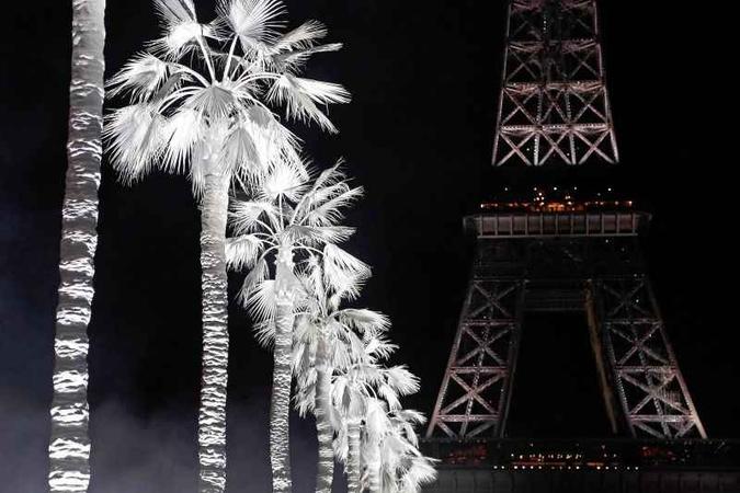 A iluminação da Torre Eiffel constuma ser apagada em homenagem às vítimas de atentados ao redor do mundo(foto: Francois Guillot/AFP) A iluminação da Torre Eiffel constuma ser apagada em homenagem às vítimas de atentados ao redor do mundo(foto: Francois Guillot/AFP)