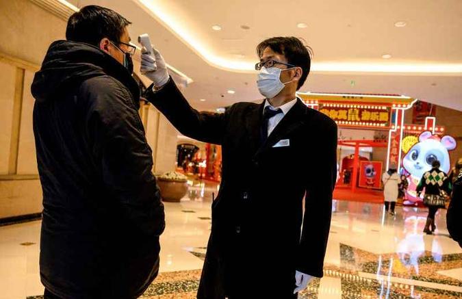 Vírus matou 722 pacientes na China(foto: NOEL CELIS/AFP) Vírus matou 722 pacientes na China(foto: NOEL CELIS/AFP)