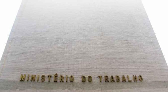A estimativa do Ministério do Trabalho é que esses investimentos beneficiem 144,7 milhões de pessoas(foto: Arthur Menescal/Esp. CB/D.A Press) A estimativa do Ministério do Trabalho é que esses investimentos beneficiem 144,7 milhões de pessoas(foto: Arthur Menescal/Esp. CB/D.A Press)
