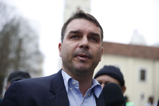 Com o desligamento de Flávio do PSL, o diretório do partido no Rio de Janeiro fica sem comandante - o senador era o presidente do escritório da legenda no estado(foto: Tânia Rêgo/Agência Brasil) Com o desligamento de Flávio do PSL, o diretório do partido no Rio de Janeiro fica sem comandante - o senador era o presidente do escritório da legenda no estado(foto: Tânia Rêgo/Agência Brasil)