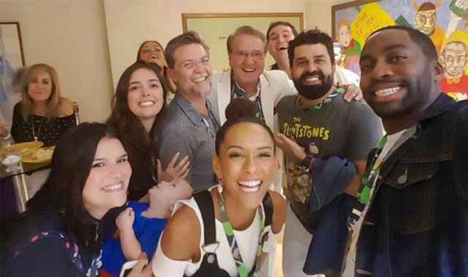 Taís Araújo comemorou encontro com Carlos Villagrán, intérprete de Kiko, durante CCXP.(foto: Instagram/Reprodução) Taís Araújo comemorou encontro com Carlos Villagrán, intérprete de Kiko, durante CCXP.(foto: Instagram/Reprodução)