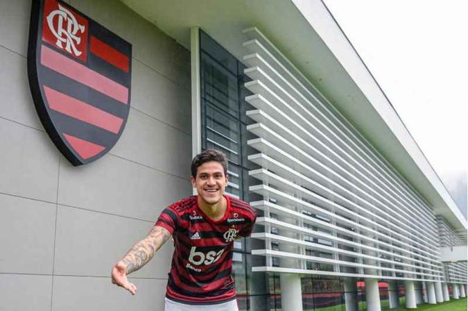 Revelado pelo Fluminense, o atacante Pedro estava na italiana Fiorentina, que emprestou o jogador por um ano: Revelado pelo Fluminense, o atacante Pedro estava na italiana Fiorentina, que emprestou o jogador por um ano: